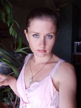 Помогу девушке с жильем - 2442740331.jpg